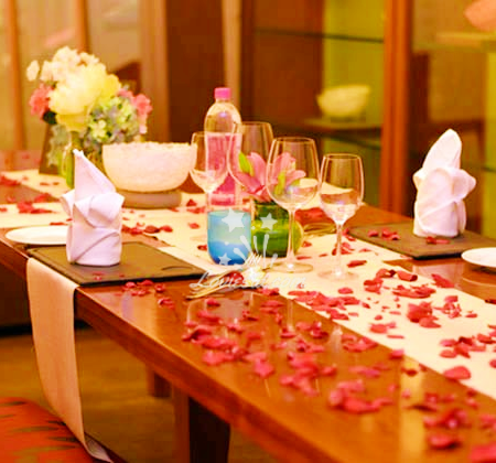 private-valentine-indoor-dining-at-vivanta-dwarka