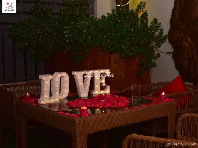 Open Air Dining In Saket Delhi