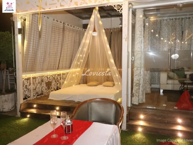 Private Rooftop Candlelight Dinner With Movie Screening, Janakpuri, Delhi Loviesta 002