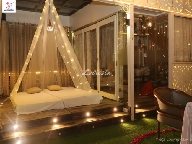 Private Rooftop Candlelight Dinner With Movie Screening, Janakpuri, Delhi Loviesta 003