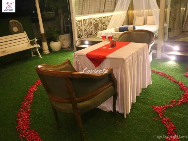 Private Rooftop Candlelight Dinner With Movie Screening, Janakpuri, Delhi Loviesta 008