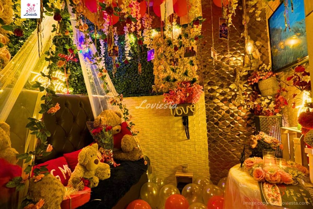 Private Candlelight Dinner In Santacruz, Mumbai
