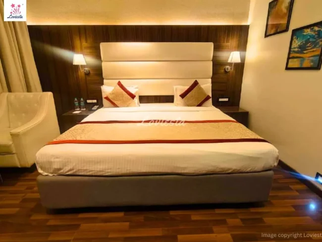 Romantic Couple's Stay In Decorated Room At 4 Star Hotel Bengaluru 001